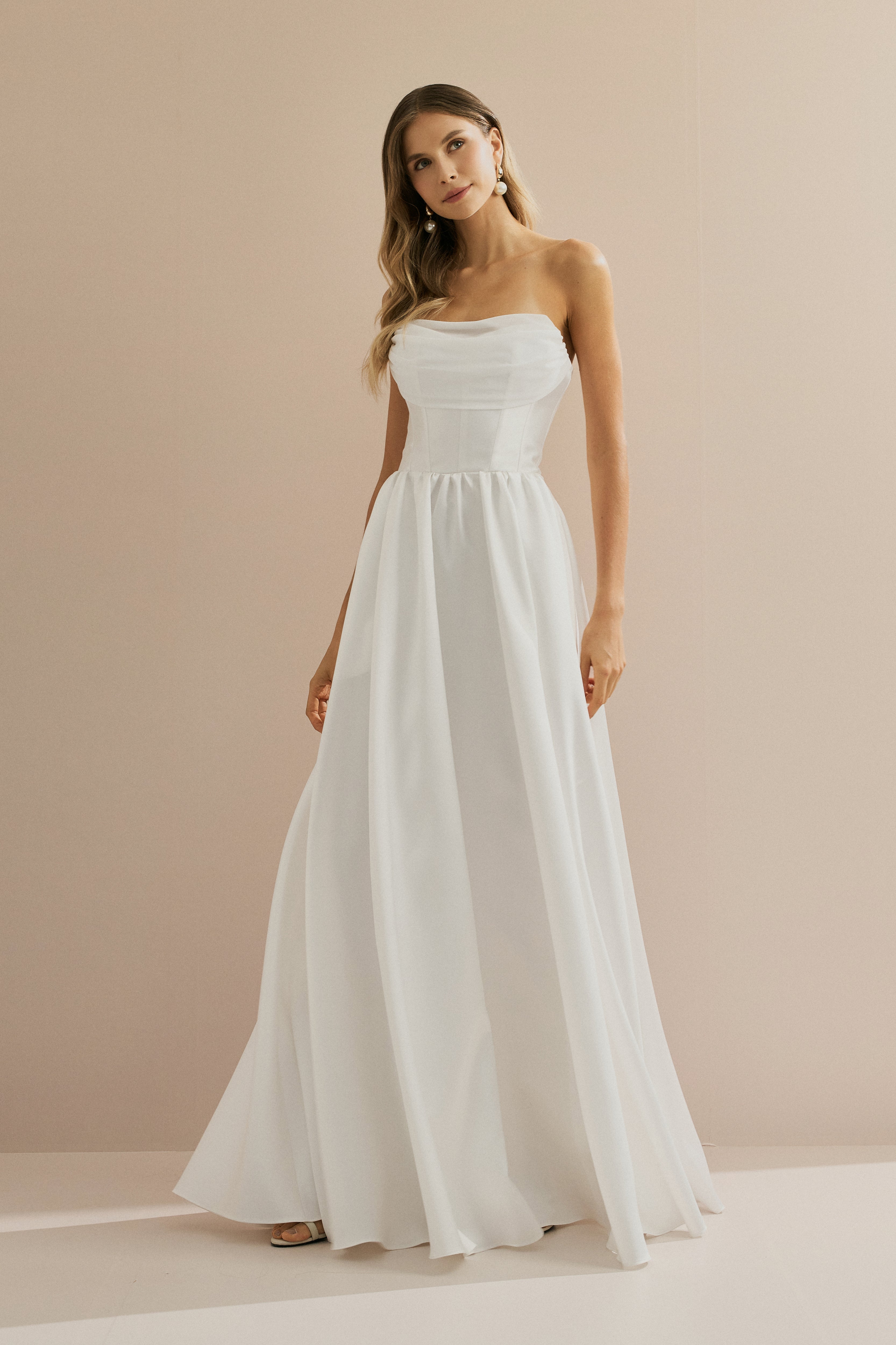 Vestido Longo em Zibeline com Decote Degagê em Chiffon, sem Alças e Saia Ampla com Bolso - Ane Off White