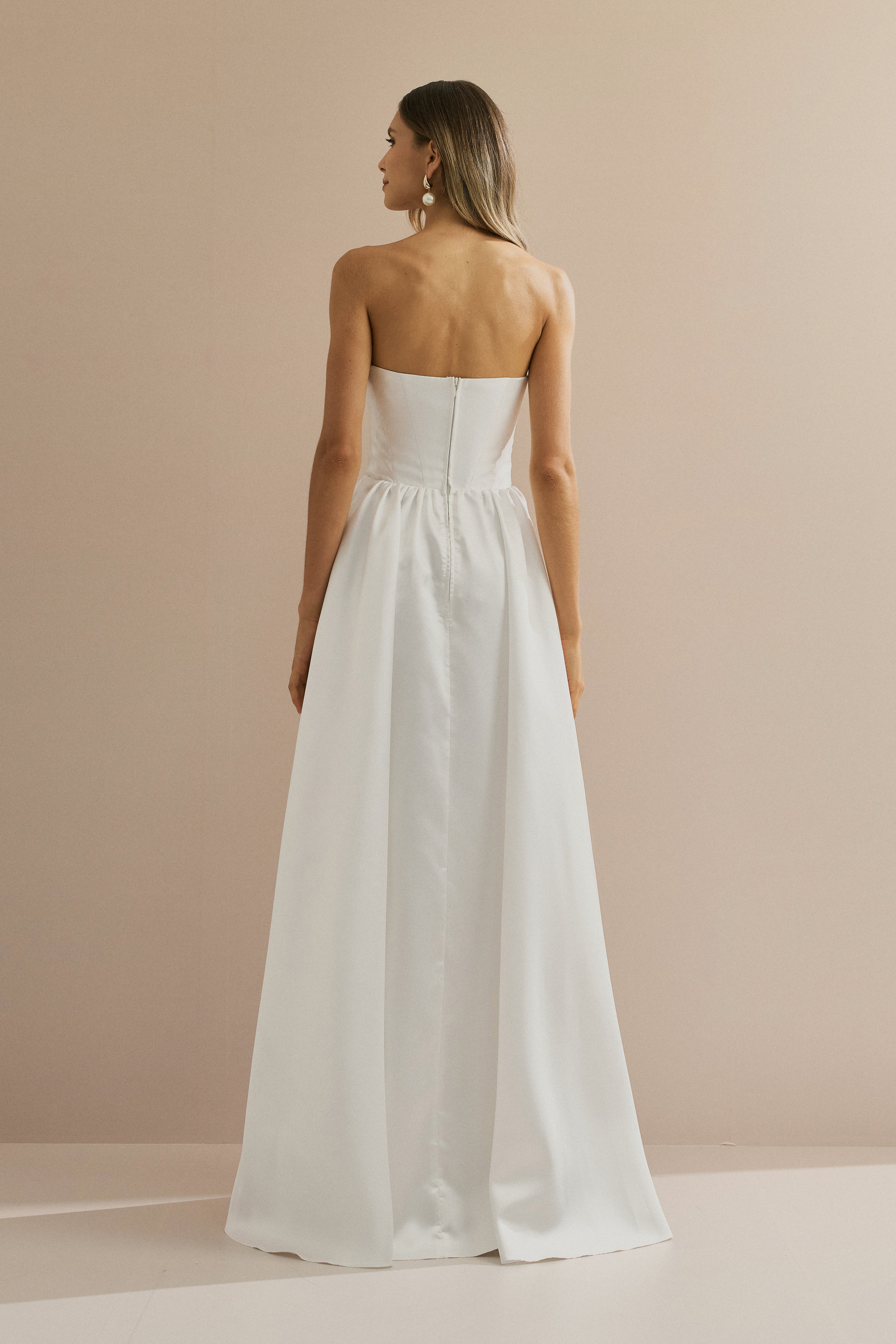 Vestido Longo em Zibeline com Decote Degagê em Chiffon, sem Alças e Saia Ampla com Bolso - Ane Off White