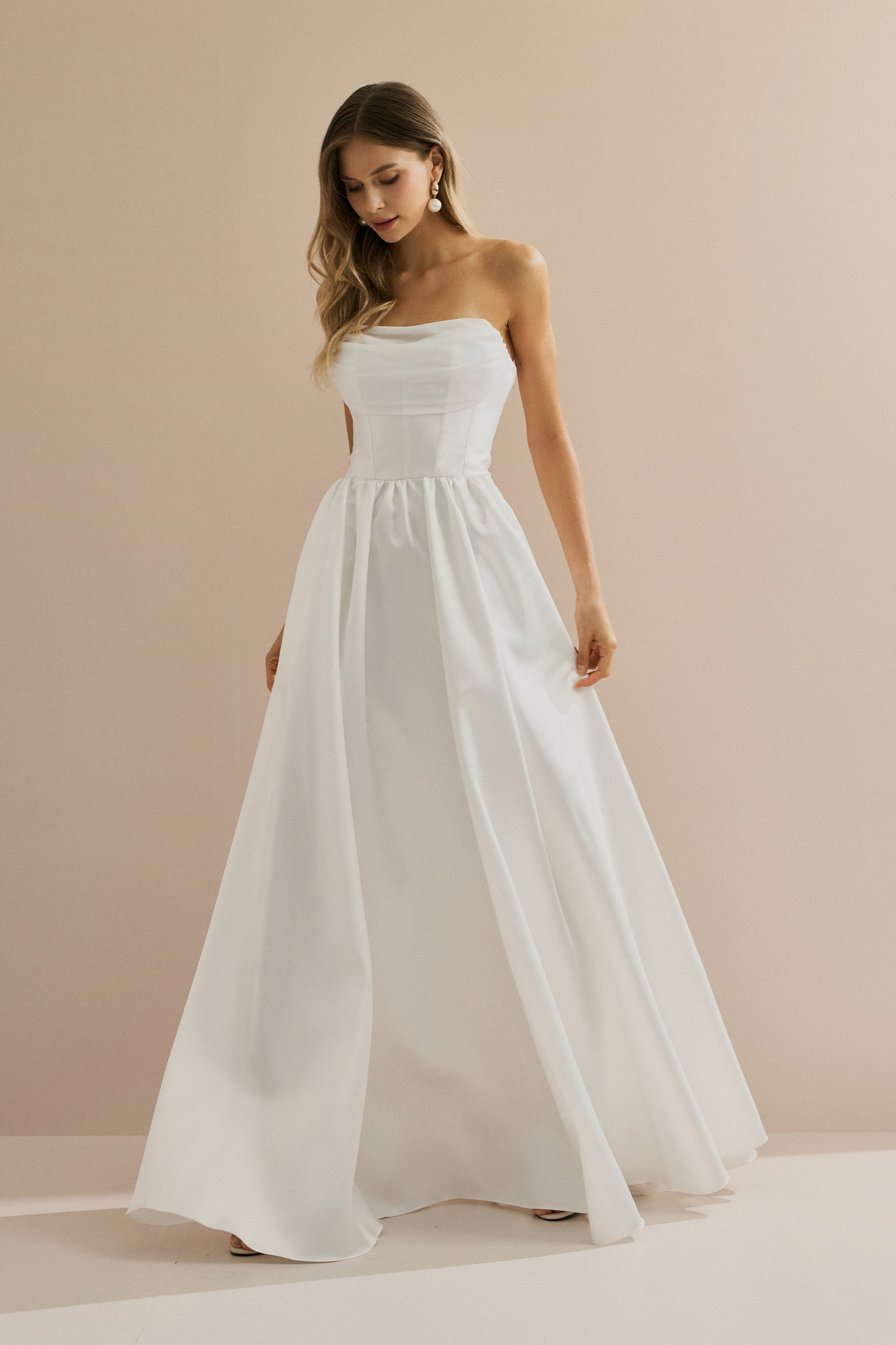 Vestido Longo em Zibeline com Decote Degagê em Chiffon, sem Alças e Saia Ampla com Bolso - Ane Off White