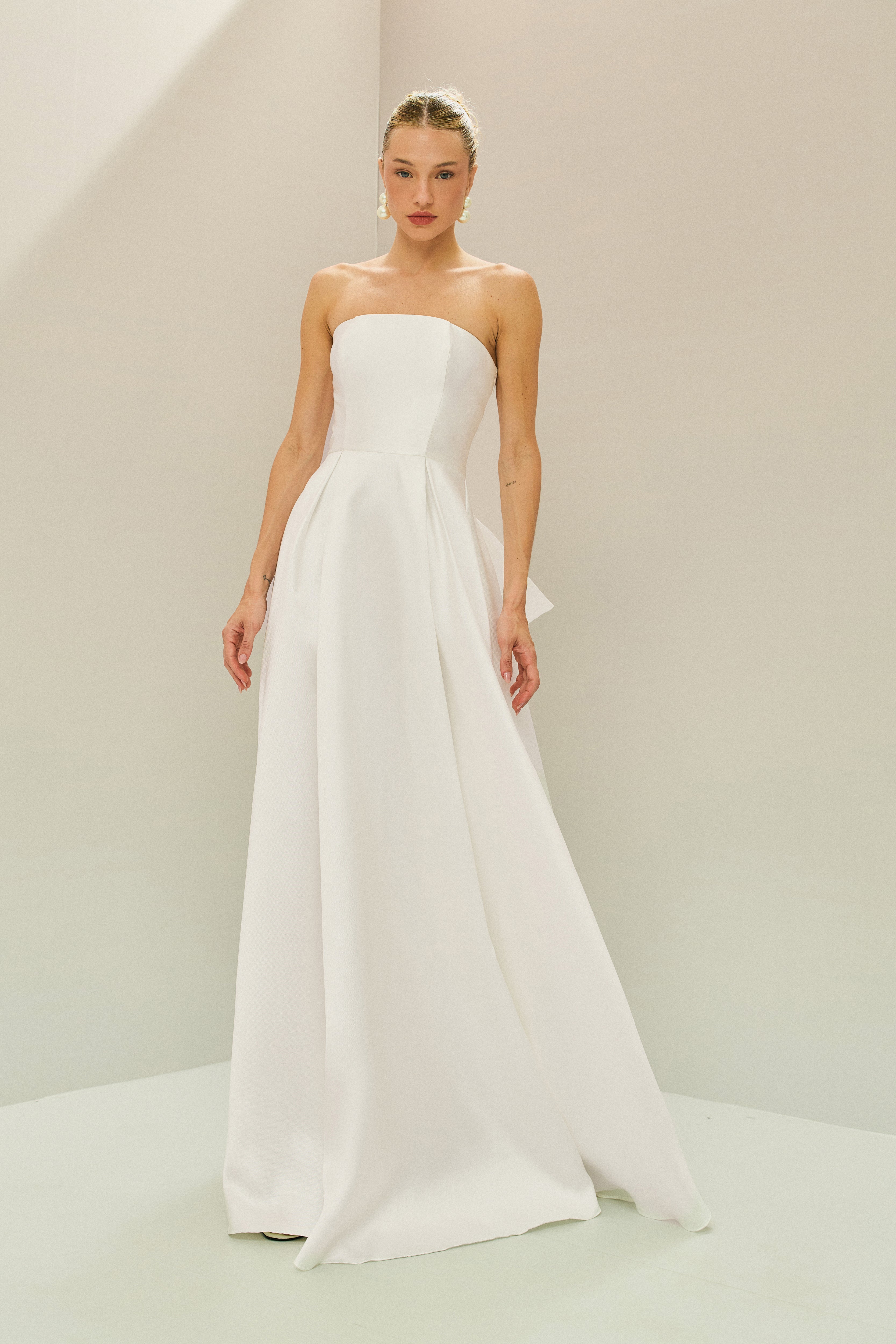 Vestido Longo em Zibeline com Decote Reto Sem Alças, Saia Ampla e Laço Removível - Vianne Off White