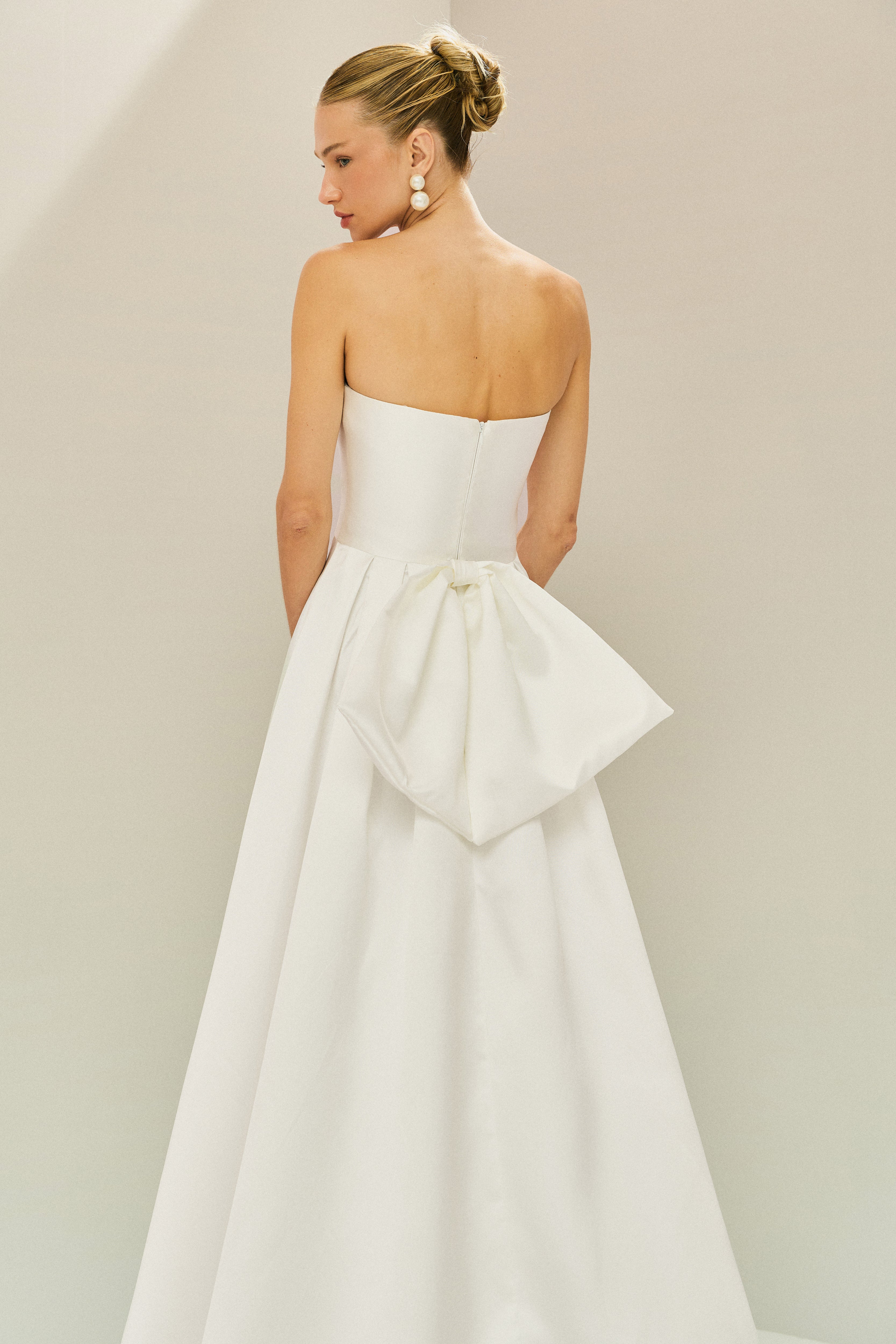 Vestido Longo em Zibeline com Decote Reto Sem Alças, Saia Ampla e Laço Removível - Vianne Off White