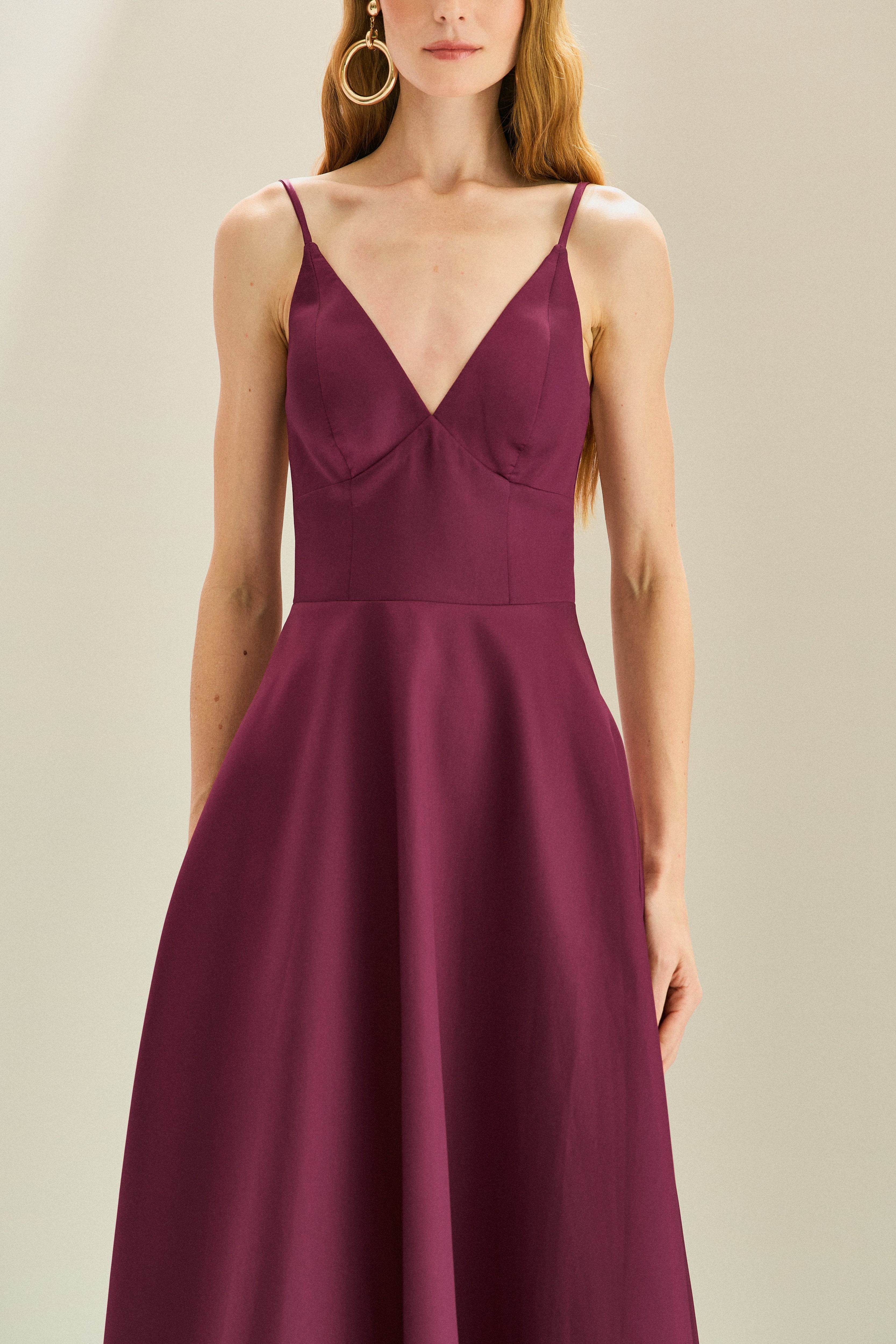 Vestido_Longo_em_Zibeline_com_Decote_V_Alcas_Finas_Costas_Abertas_e_Saia_Ampla_Atlanta_Fucsia1.jpg