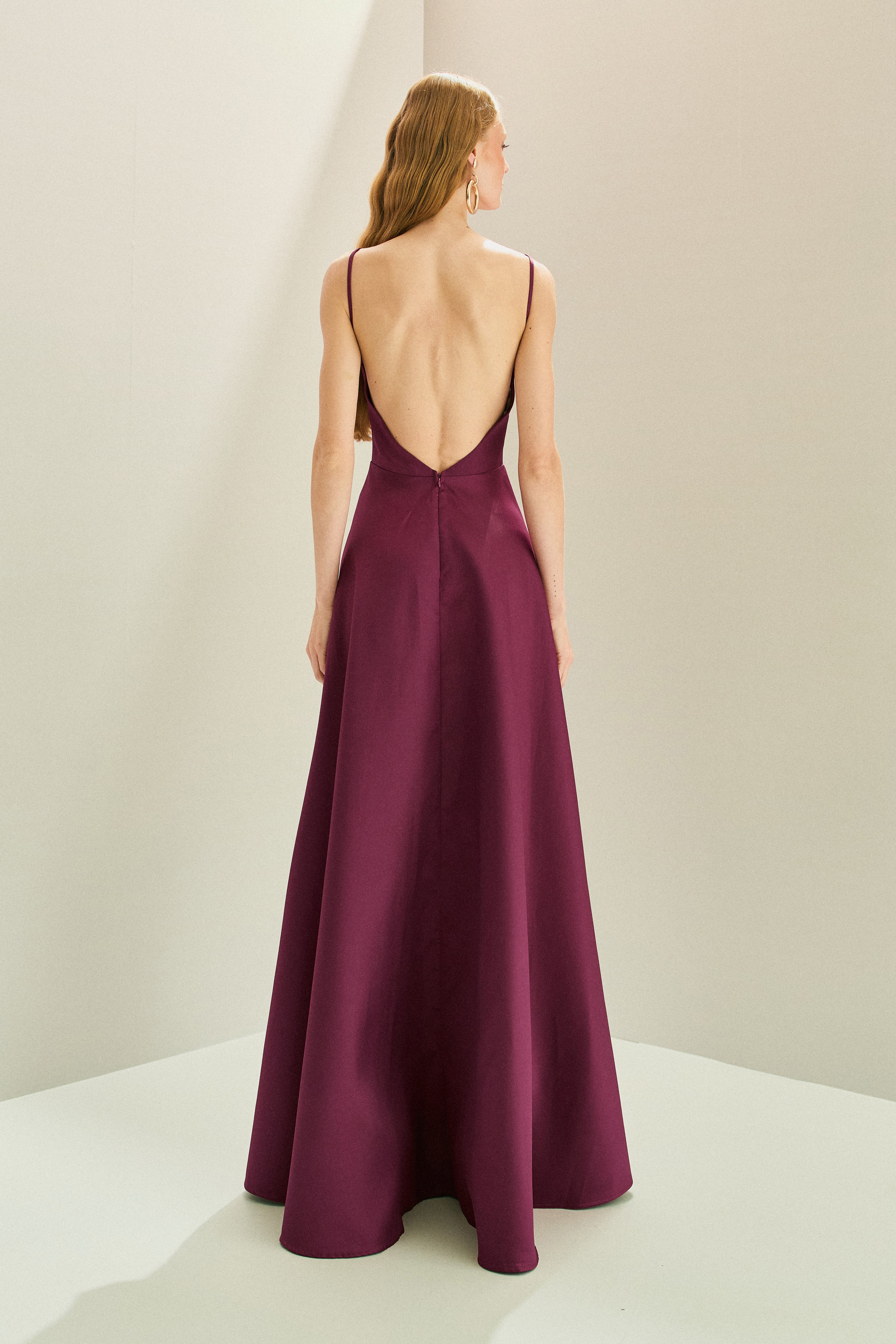 Vestido Longo em Zibeline com Decote V, Alças Finas, Costas Abertas e Saia Ampla - Atlanta Fúcsia