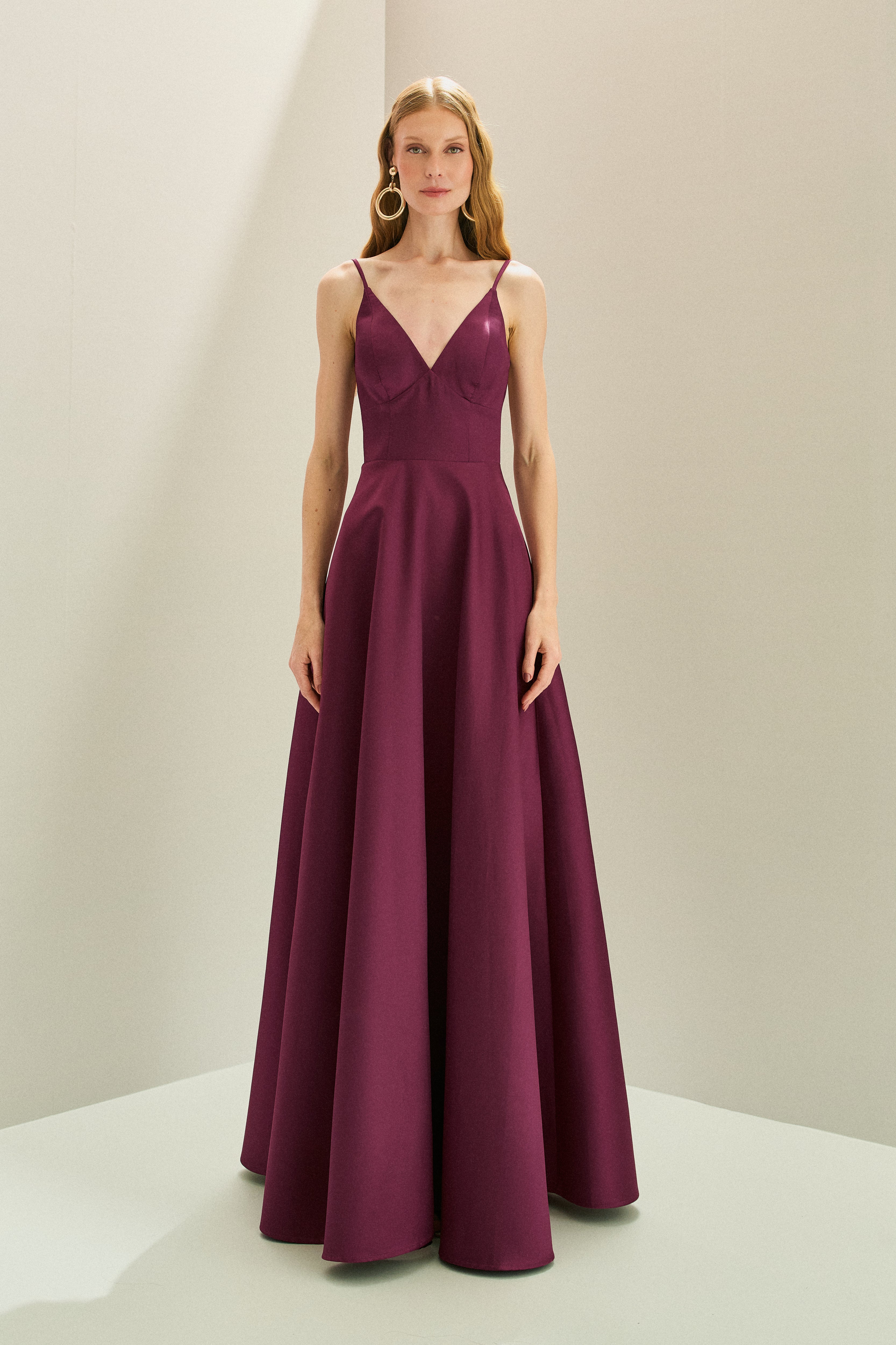Vestido Longo em Zibeline com Decote V, Alças Finas, Costas Abertas e Saia Ampla - Atlanta Fúcsia