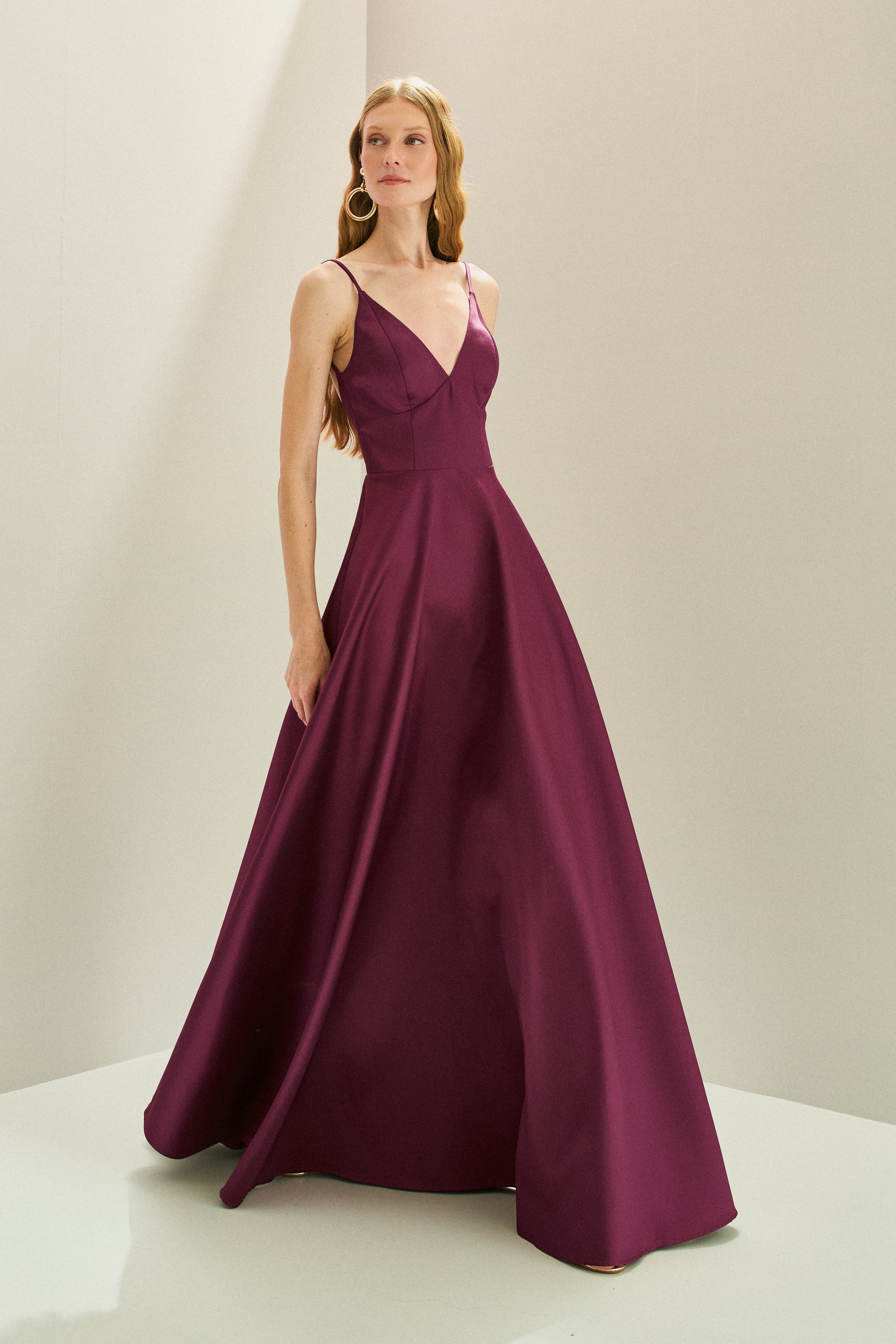 Vestido Longo em Zibeline com Decote V, Alças Finas, Costas Abertas e Saia Ampla - Atlanta Fúcsia