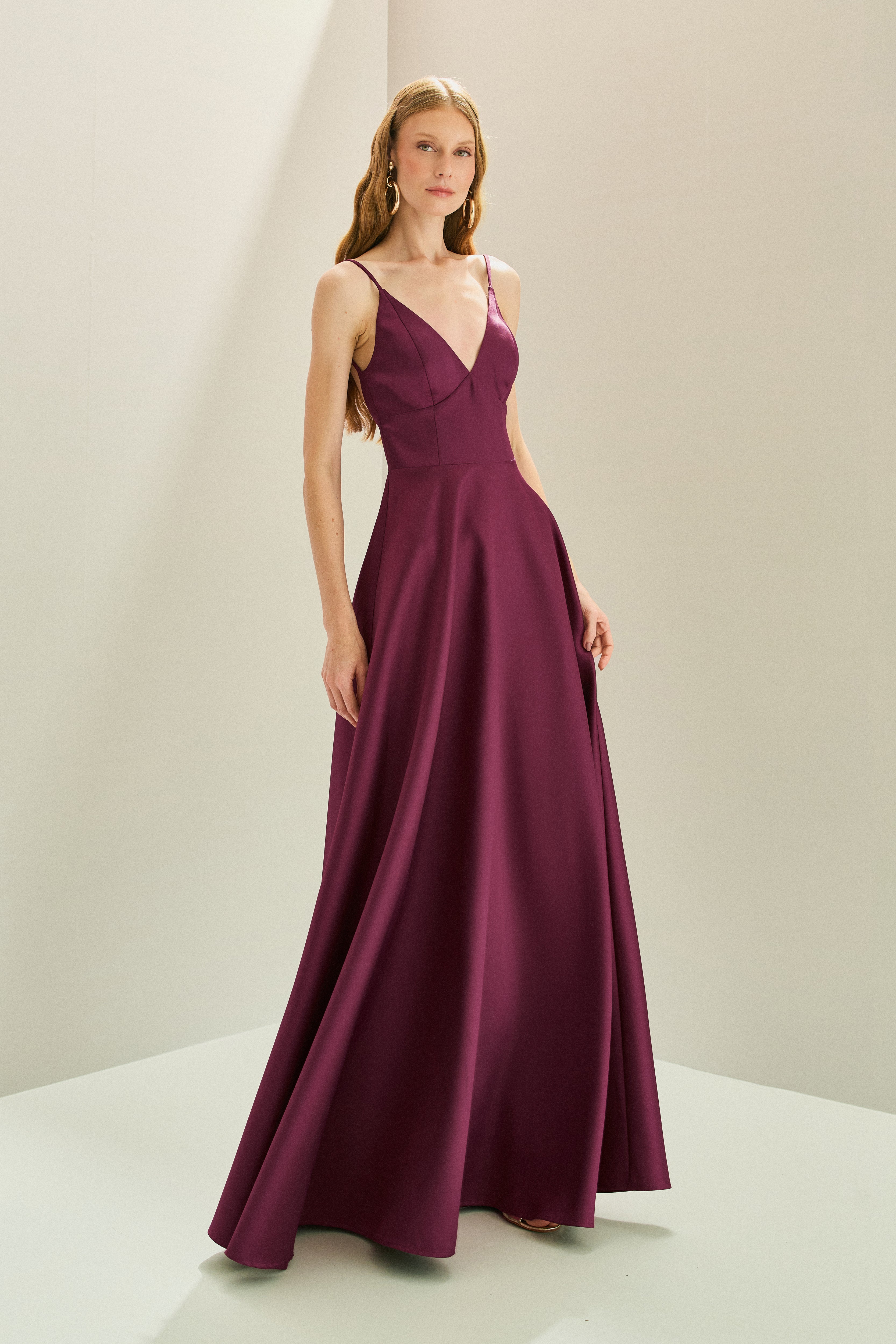 Vestido Longo em Zibeline com Decote V, Alças Finas, Costas Abertas e Saia Ampla - Atlanta Fúcsia