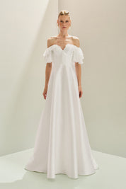 Vestido Longo em Zibeline com Decote V, Ombro a Ombro com Babados em Chiffon e Saia Ampla - Coreia Off White
