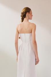 Vestido Longo em Zibeline com Pala Assimétrica Estruturada, Decote Reto sem Alças e Fenda Traseira - Malásia Off White