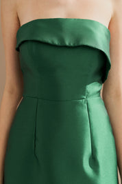 Vestido Longo em Zibeline com Pala Assimétrica Estruturada, Decote Reto sem Alças e Fenda Traseira - Malásia Verde Bandeira