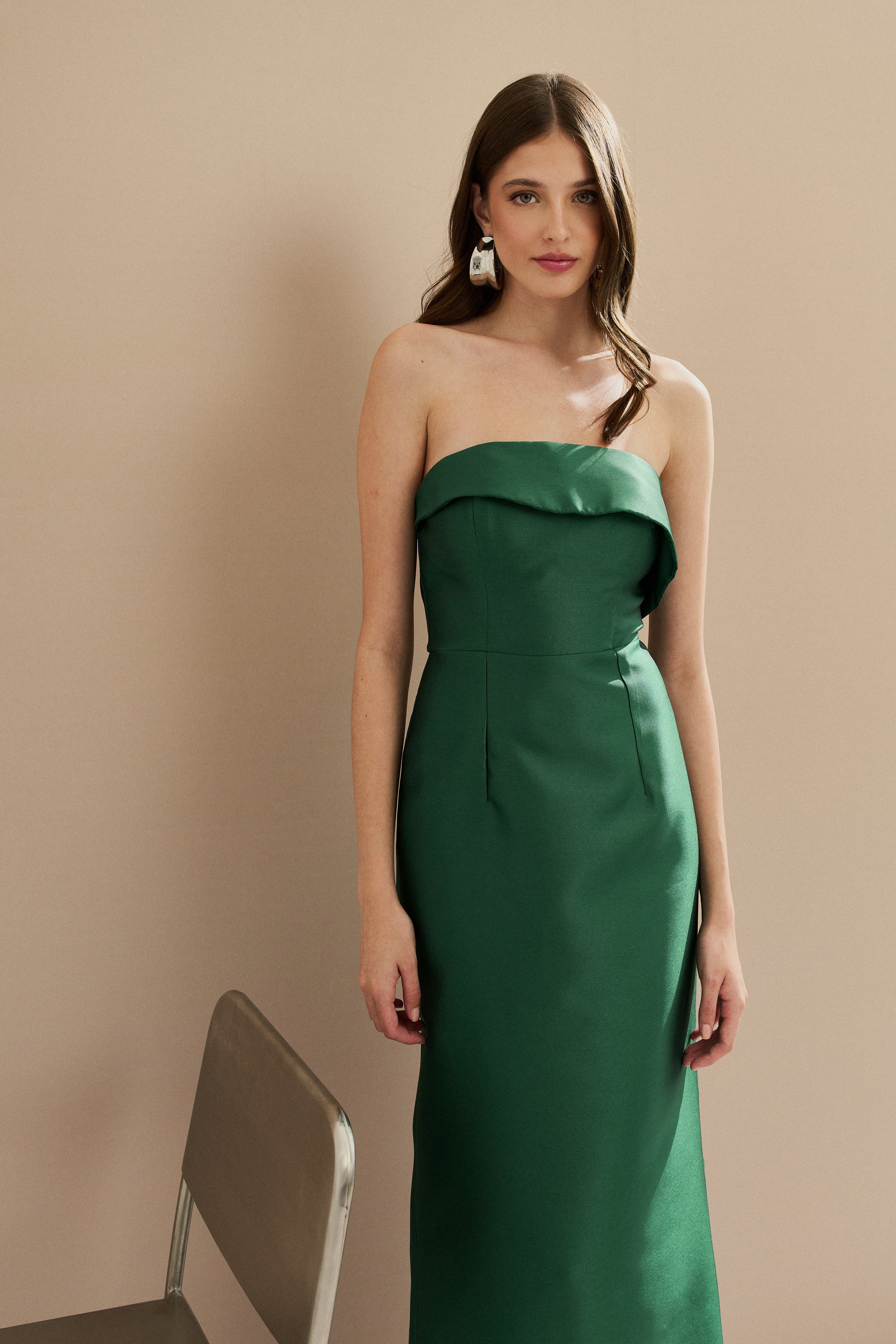 Vestido Longo em Zibeline com Pala Assimétrica Estruturada, Decote Reto sem Alças e Fenda Traseira - Malásia Verde Bandeira