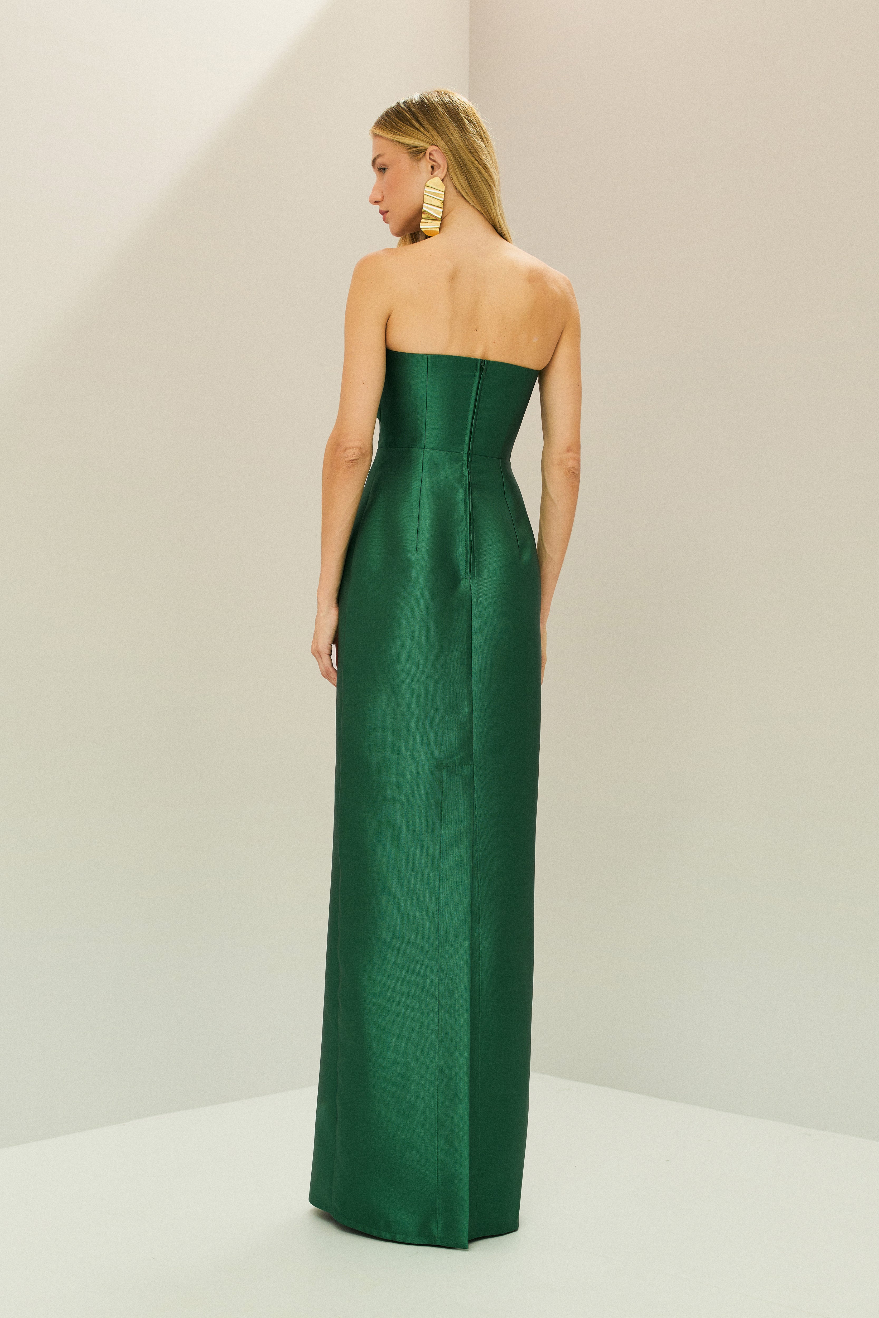 Vestido Longo em Zibeline com Pala Assimétrica Estruturada, Decote Reto sem Alças e Fenda Traseira - Malásia Verde Bandeira