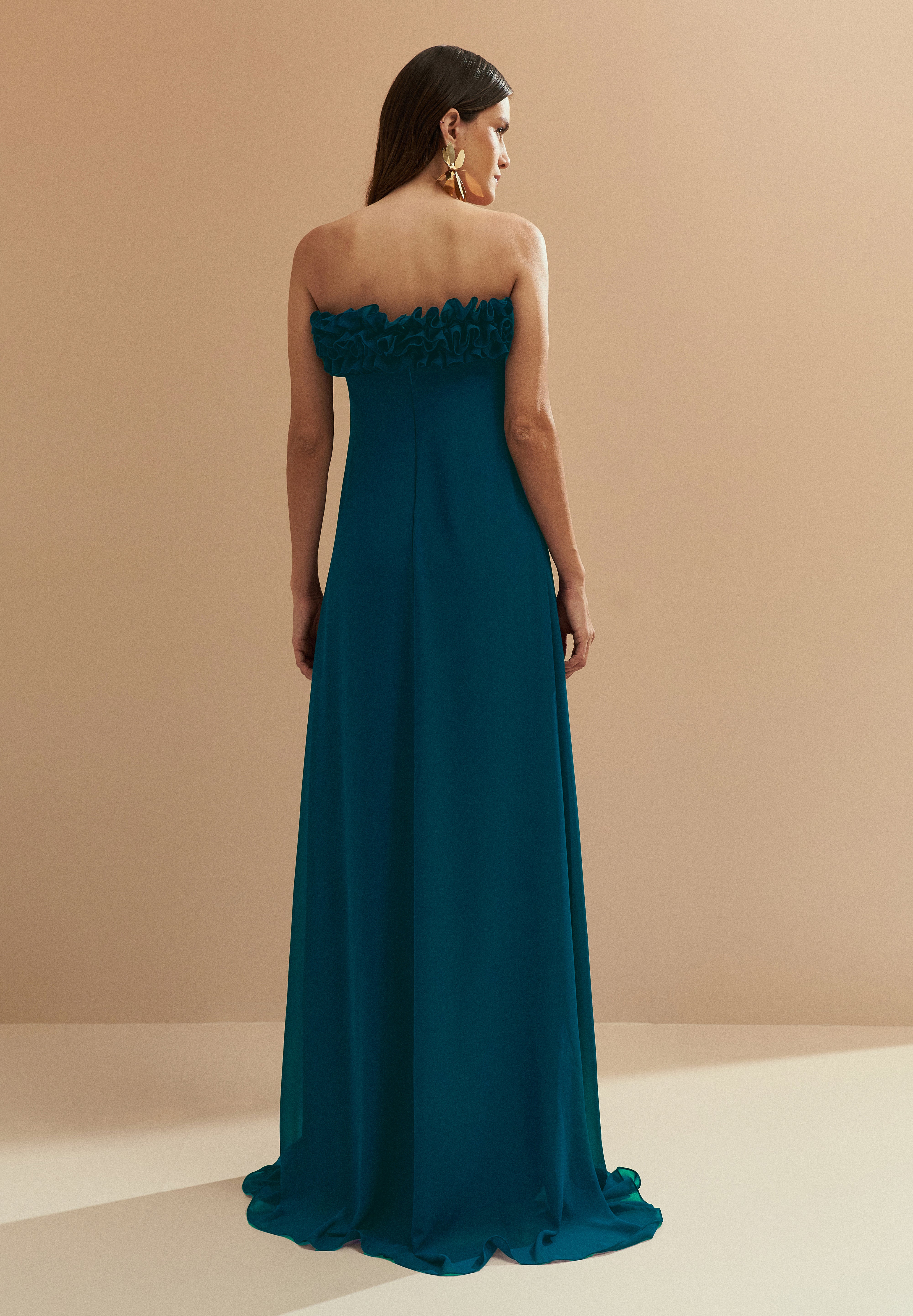 Vestido Longo sem Alça em Chiffon com Babados no Decote e Calda Frontal - Armênia Azul Petróleo