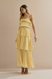 Vestido Long Midi em Cetim com Alças Finas, Babado no Decote e Camadas Sobrepostas - Santiago Amarelo Manteiga