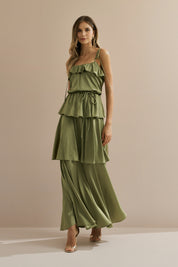 Vestido Long Midi em Cetim com Alças Finas, Babado no Decote e Camadas Sobrepostas - Santiago Verde Oliva Claro
