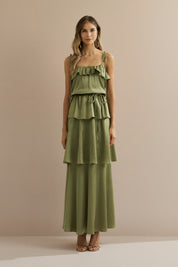 Vestido Long Midi em Cetim com Alças Finas, Babado no Decote e Camadas Sobrepostas - Santiago Verde Oliva Claro