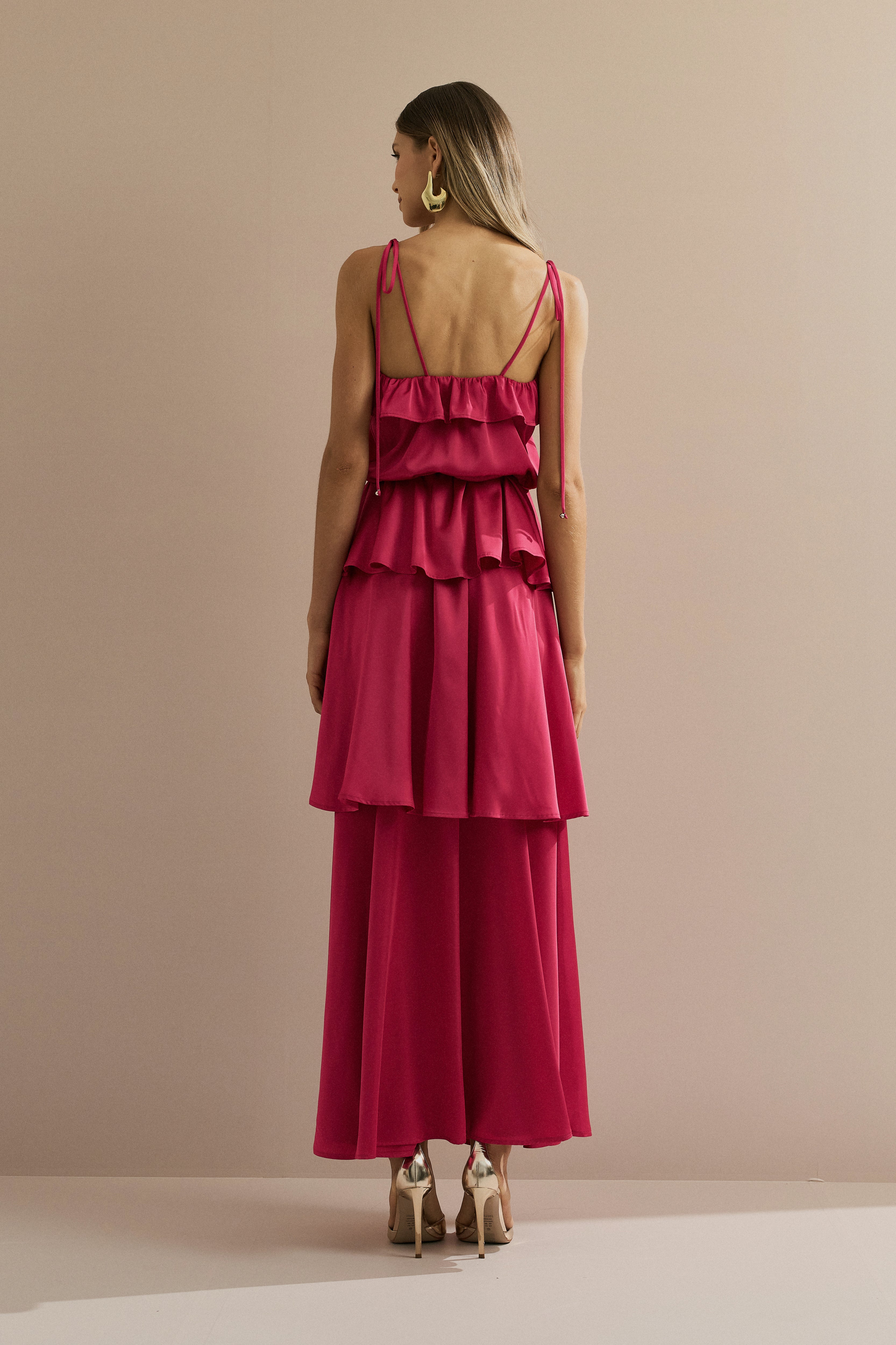 Vestido Long Midi em Cetim com Alças Finas, Babado no Decote e Camadas Sobrepostas - Santiago Rosa Pink