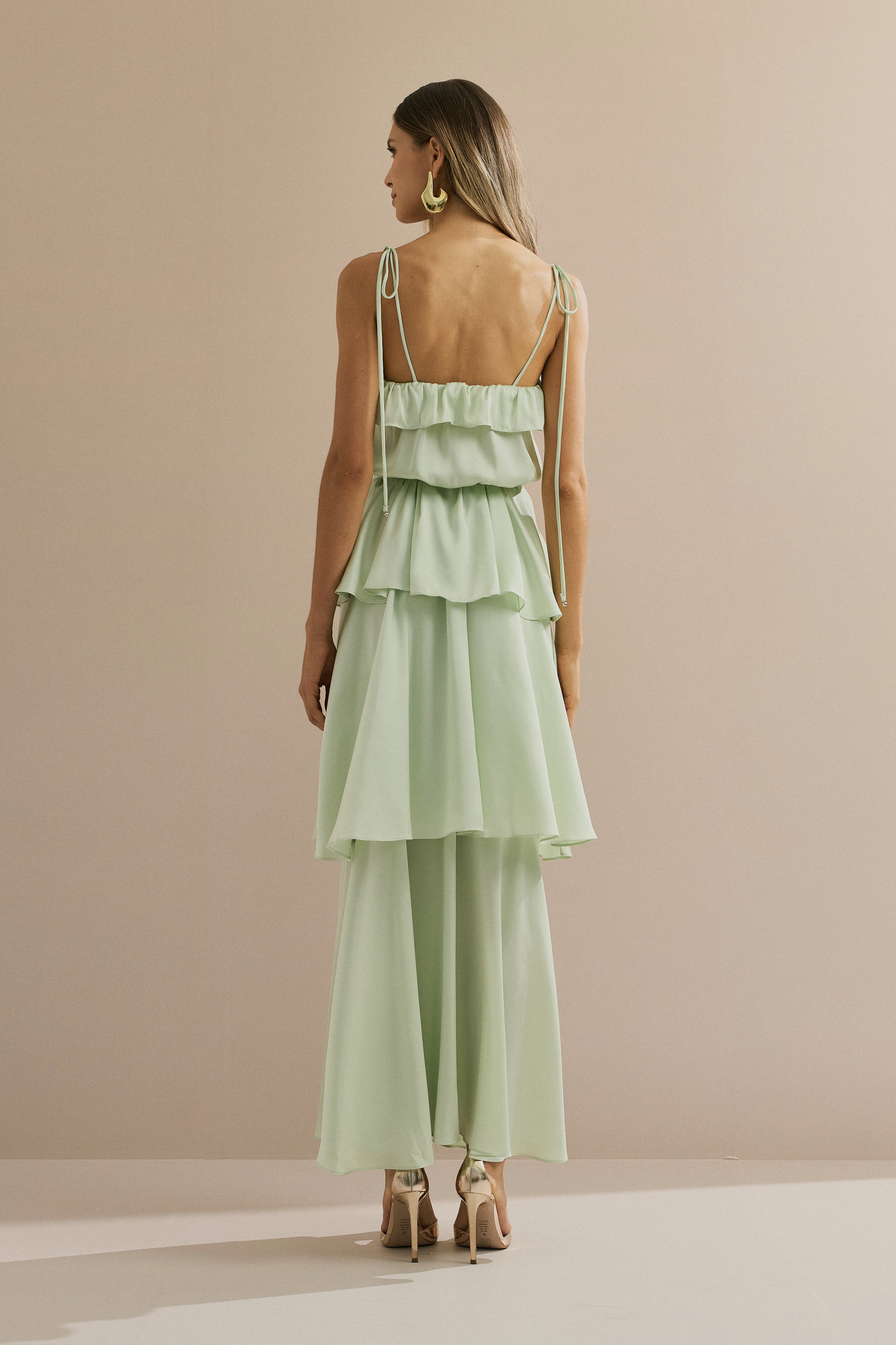 Vestido Long Midi em Cetim com Alças Finas, Babado no Decote e Camadas Sobrepostas - Santiago Verde Menta