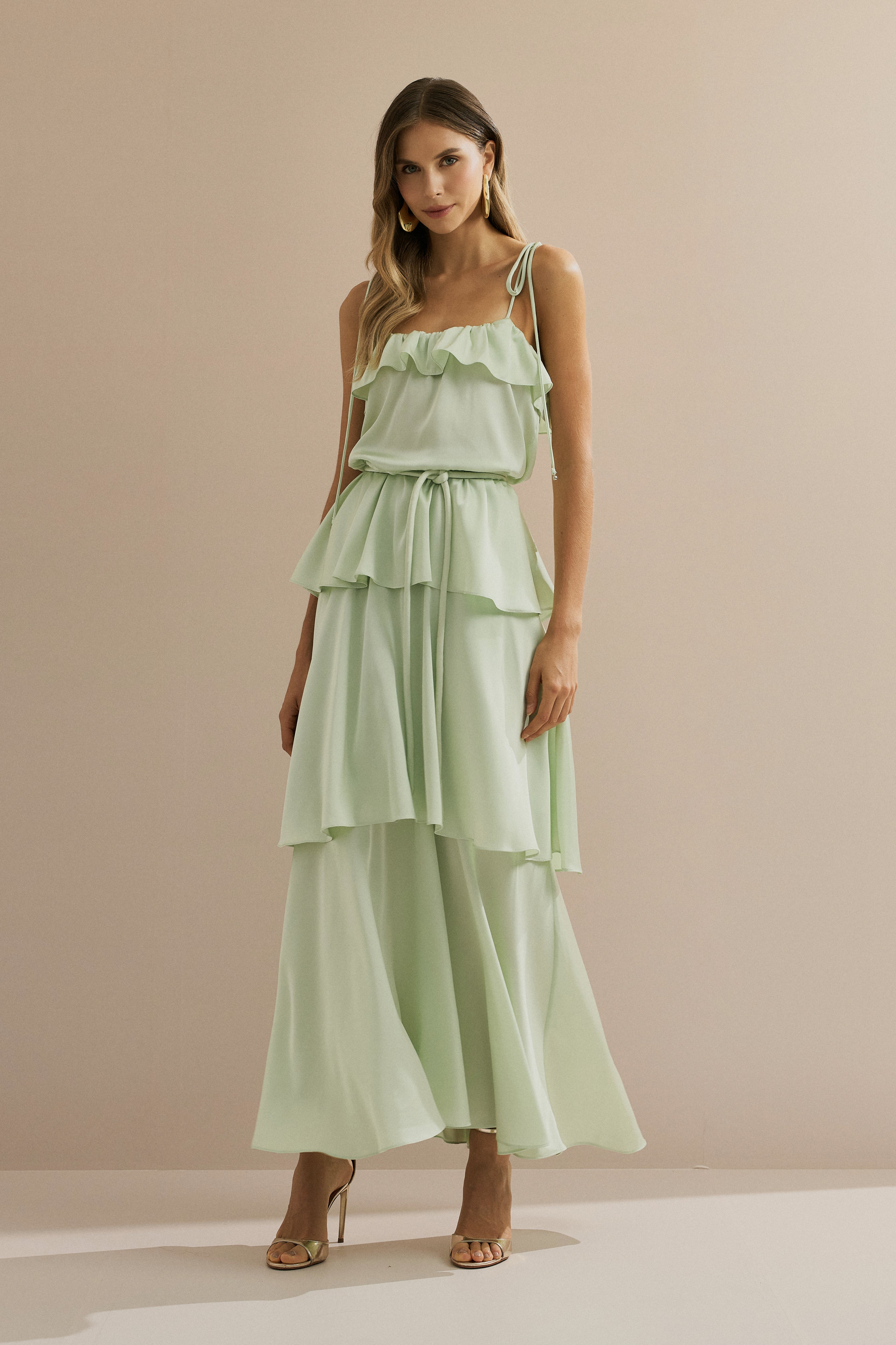 Vestido Long Midi em Cetim com Alças Finas, Babado no Decote e Camadas Sobrepostas - Santiago Verde Menta