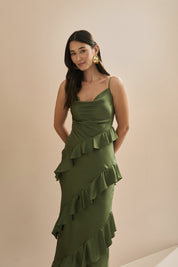 Vestido Midi em Cetim com Decote Degagê, Alças Finas e Babados Assimétricos - Isla Verde Oliva