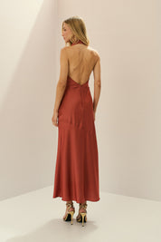Vestido Midi em Cetim com Gola Degagê e Fenda Frontal - Estela Terracota