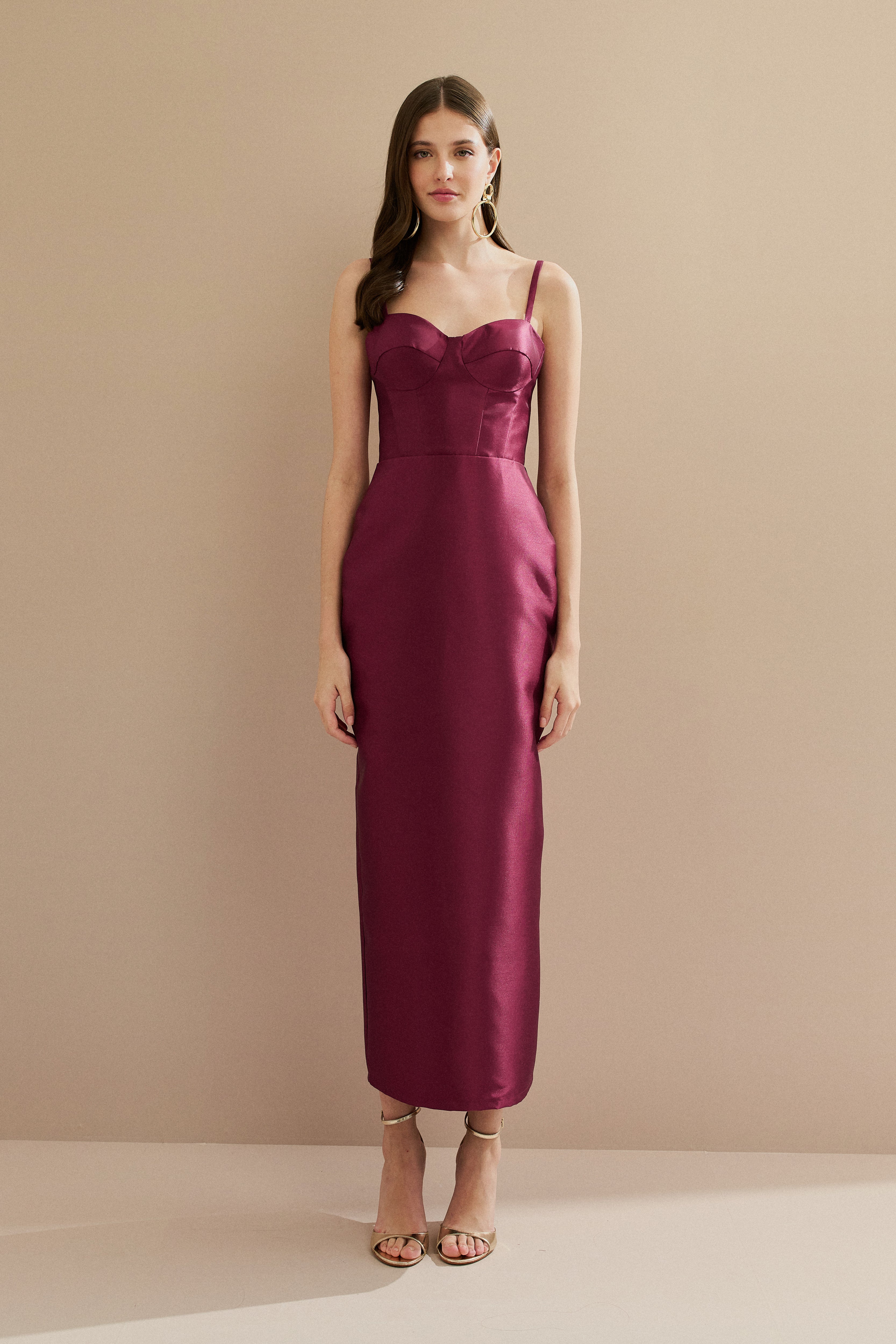Vestido_Midi_em_Zibeline_com_Busto_Demarcado_e_Estruturado_Alcas_Finas_e_Fenda_Traseira_Carmel_Fucsia4.jpg