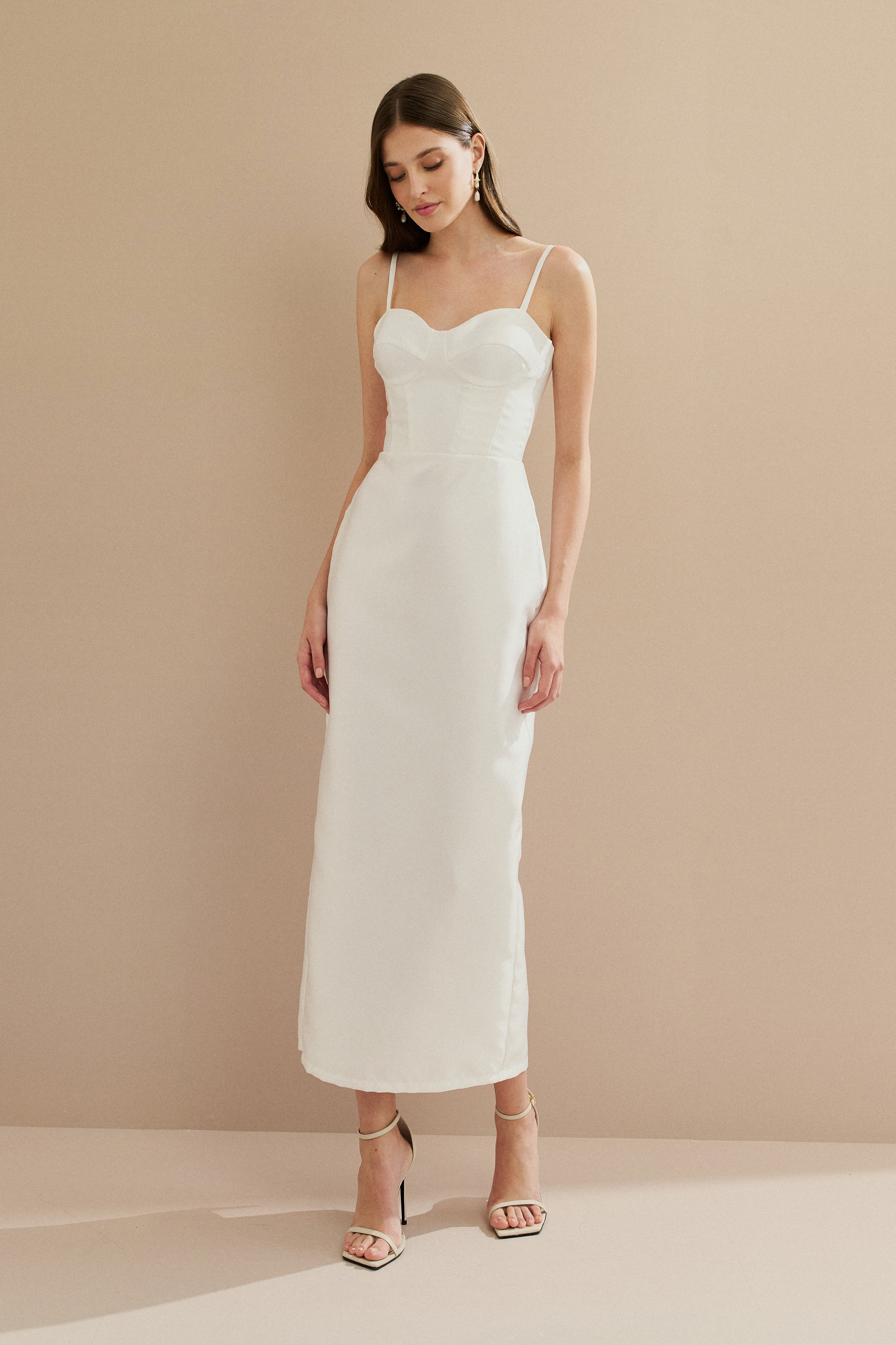 Vestido Midi em Zibeline com Busto Demarcado e Estruturado, Alças Finas e Fenda Traseira - Carmel Off White