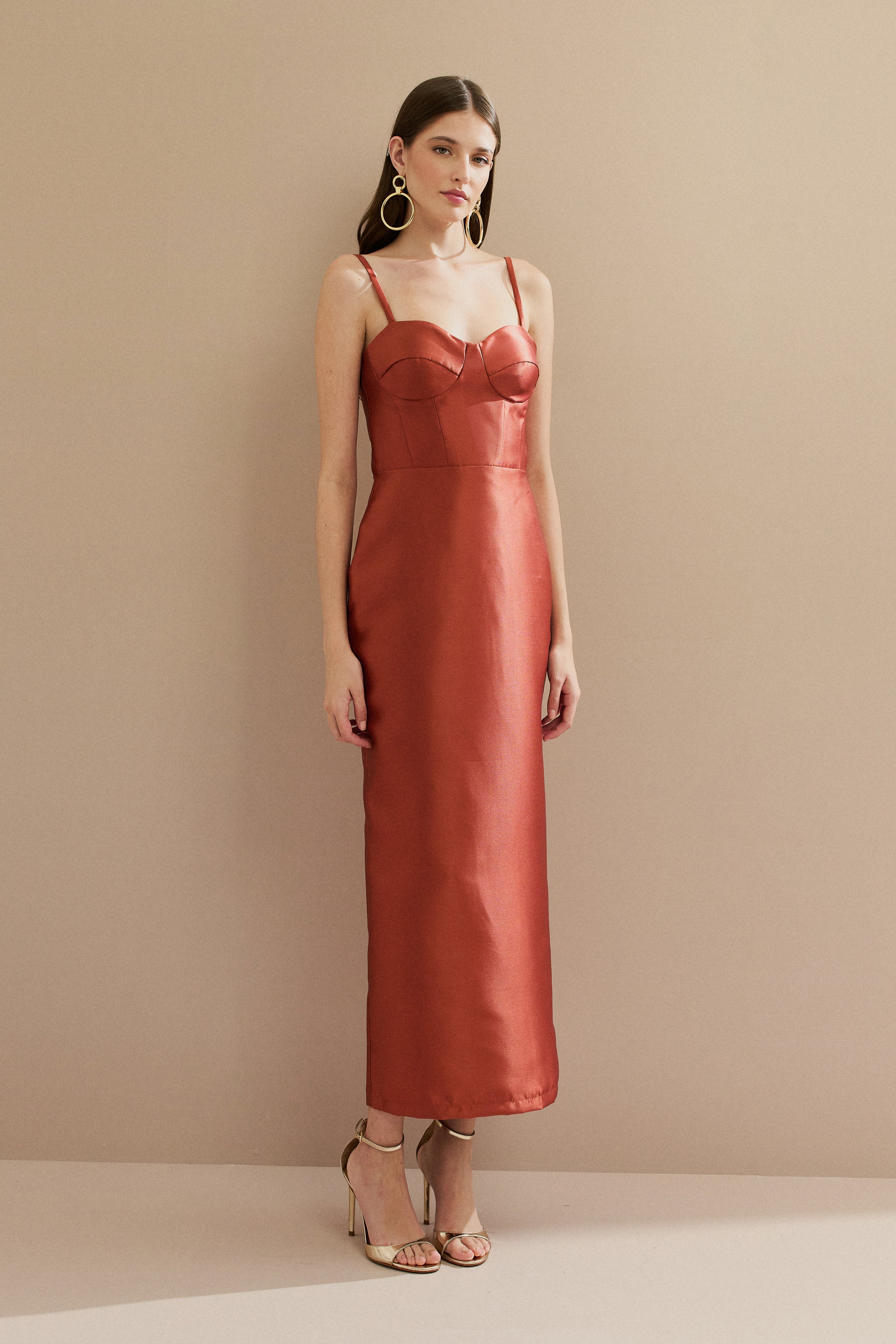 Vestido Midi em Zibeline com Busto Demarcado e Estruturado, Alças Finas e Fenda Traseira - Carmel Terracota