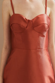 Vestido Midi em Zibeline com Busto Demarcado e Estruturado, Alças Finas e Fenda Traseira - Carmel Terracota