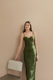 Vestido Midi em Zibeline com Busto Demarcado e Estruturado, Alças Finas e Fenda Traseira - Carmel Verde Oliva