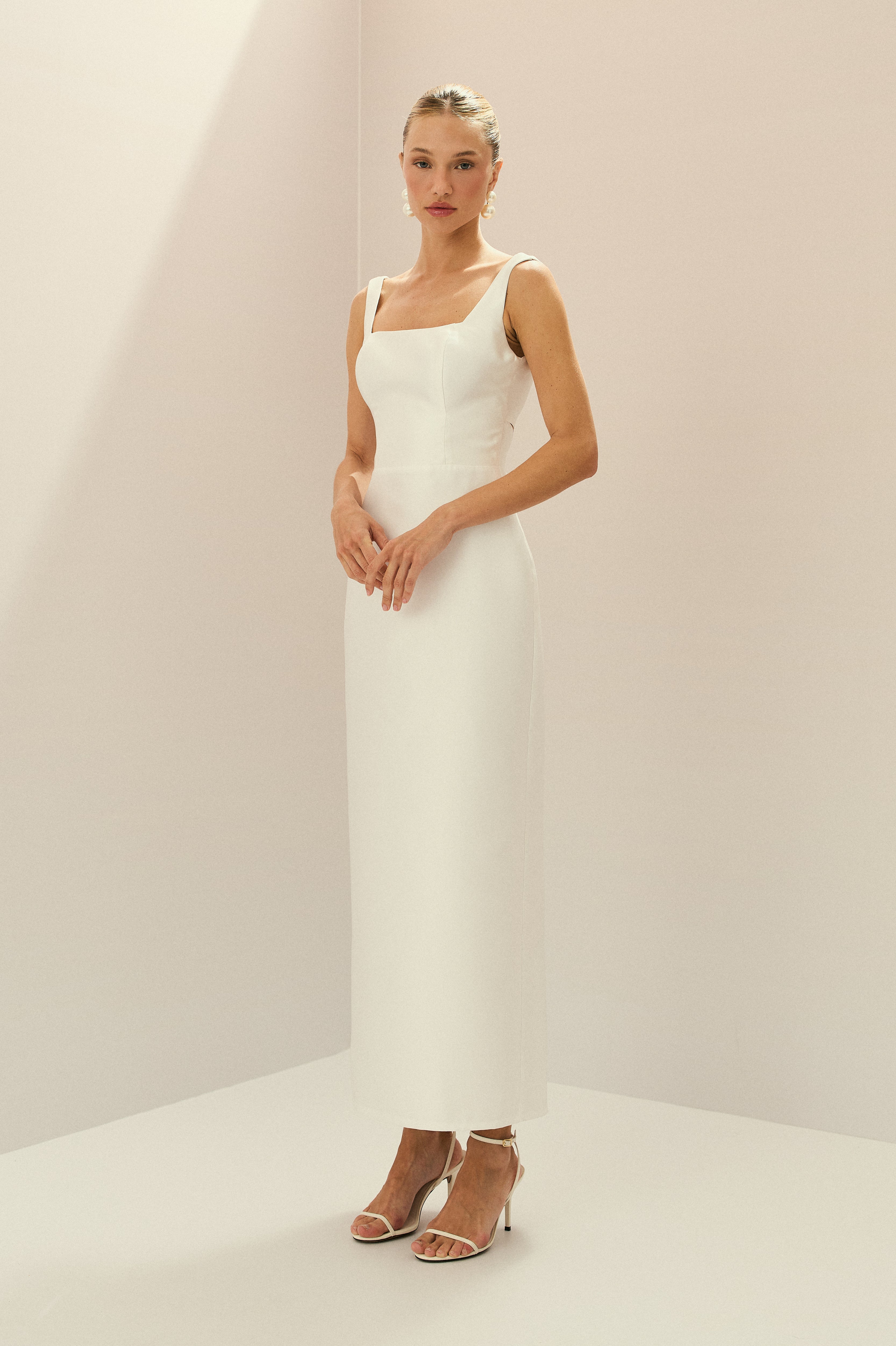 Vestido Midi em Zibeline com Decote Quadrado, Alças Largas, Saia Lápis, Recorte nas Costas e Fenda Traseira - Lira Off White