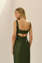 Vestido Midi em Zibeline com Decote Quadrado, Alças Largas, Saia Lápis, Recorte nas Costas e Fenda Traseira - Lira Verde Oliva