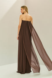 Vestido Longo em Chiffon com Decote Reto Franzido Sem Alças e Saia Fluida - Líbia Marrom