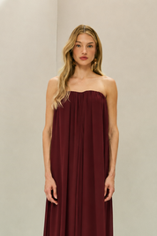 Vestido Longo em Chiffon com Decote Reto Franzido Sem Alças e Saia Fluida - Líbia Marsala