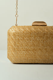 Bolsa de Festa Retangular em Palha com Cantos Retos e Fecho de Metal