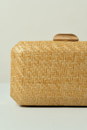 Bolsa de Festa Retangular em Palha com Cantos Retos e Fecho de Metal