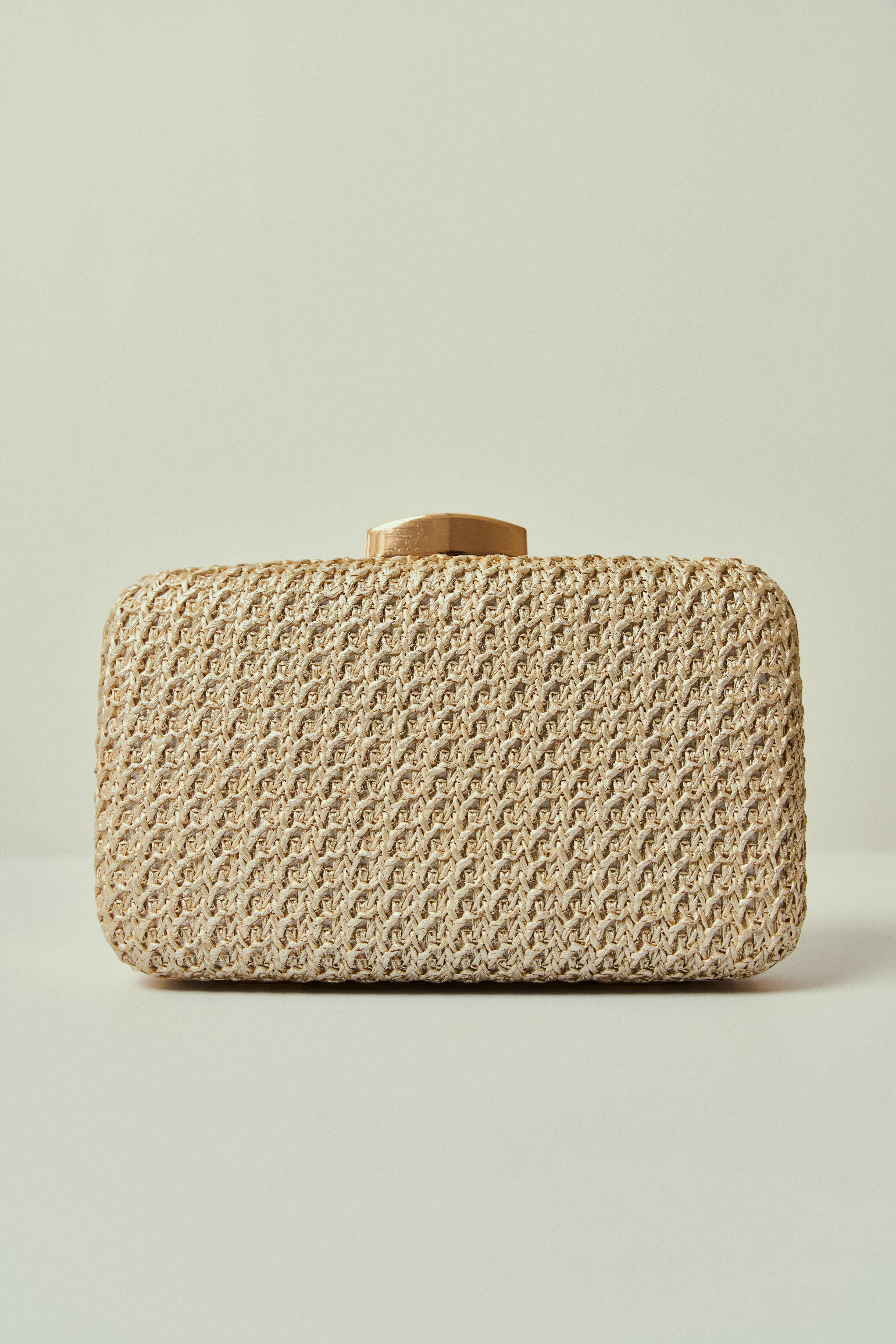 Bolsa de Festas Retangular em Palha Tingida e Ponto Aberto, com Fecho em Metal