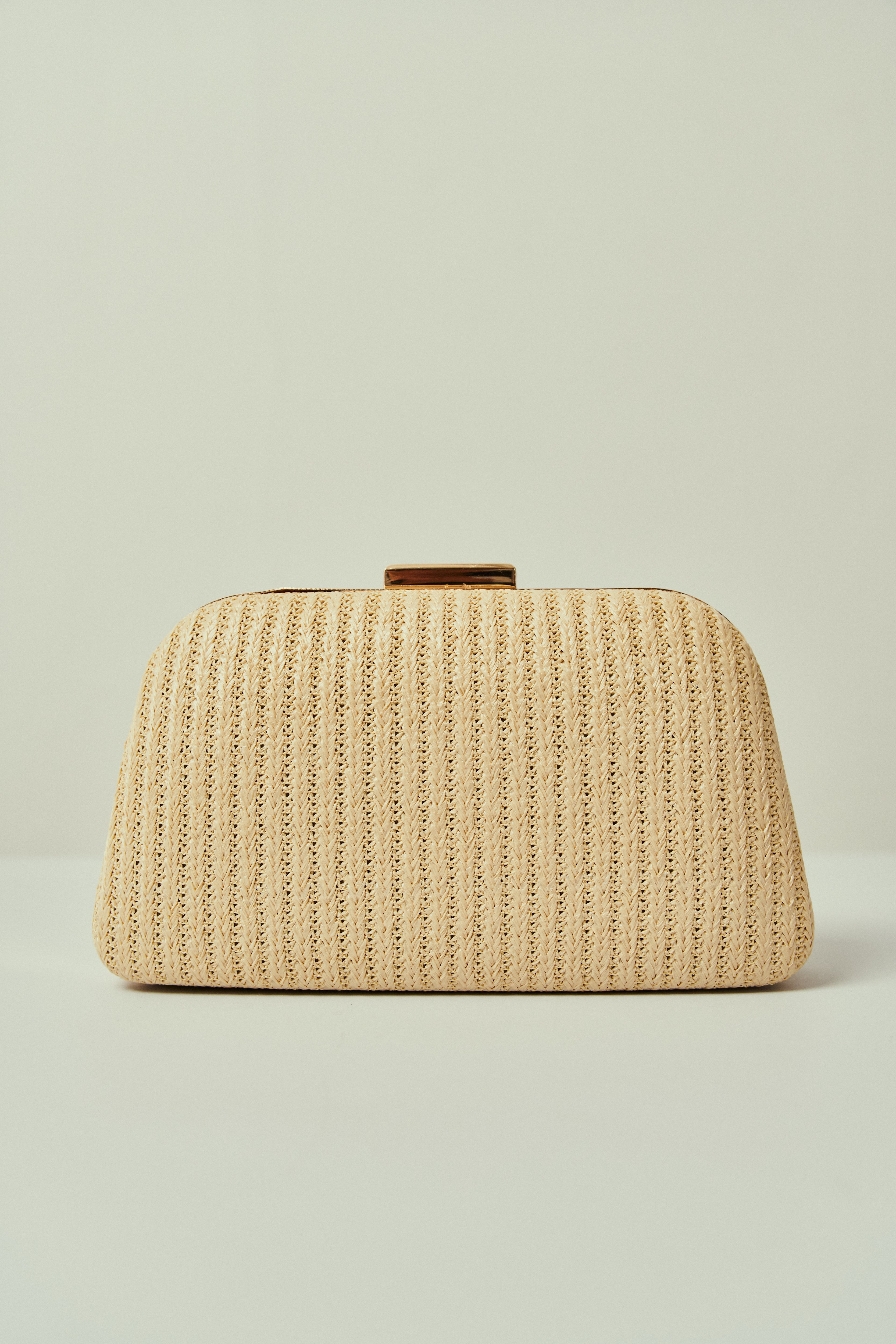 bolsa-de-festa-trapezio-em-palha-com-fecho-dourado-e-alca-dupla-bege-claro1.jpg