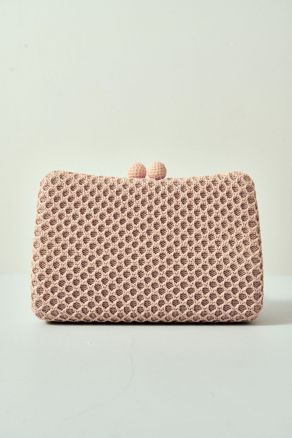 Bolsa Arredondada de Palha Rose Fecho Esferas