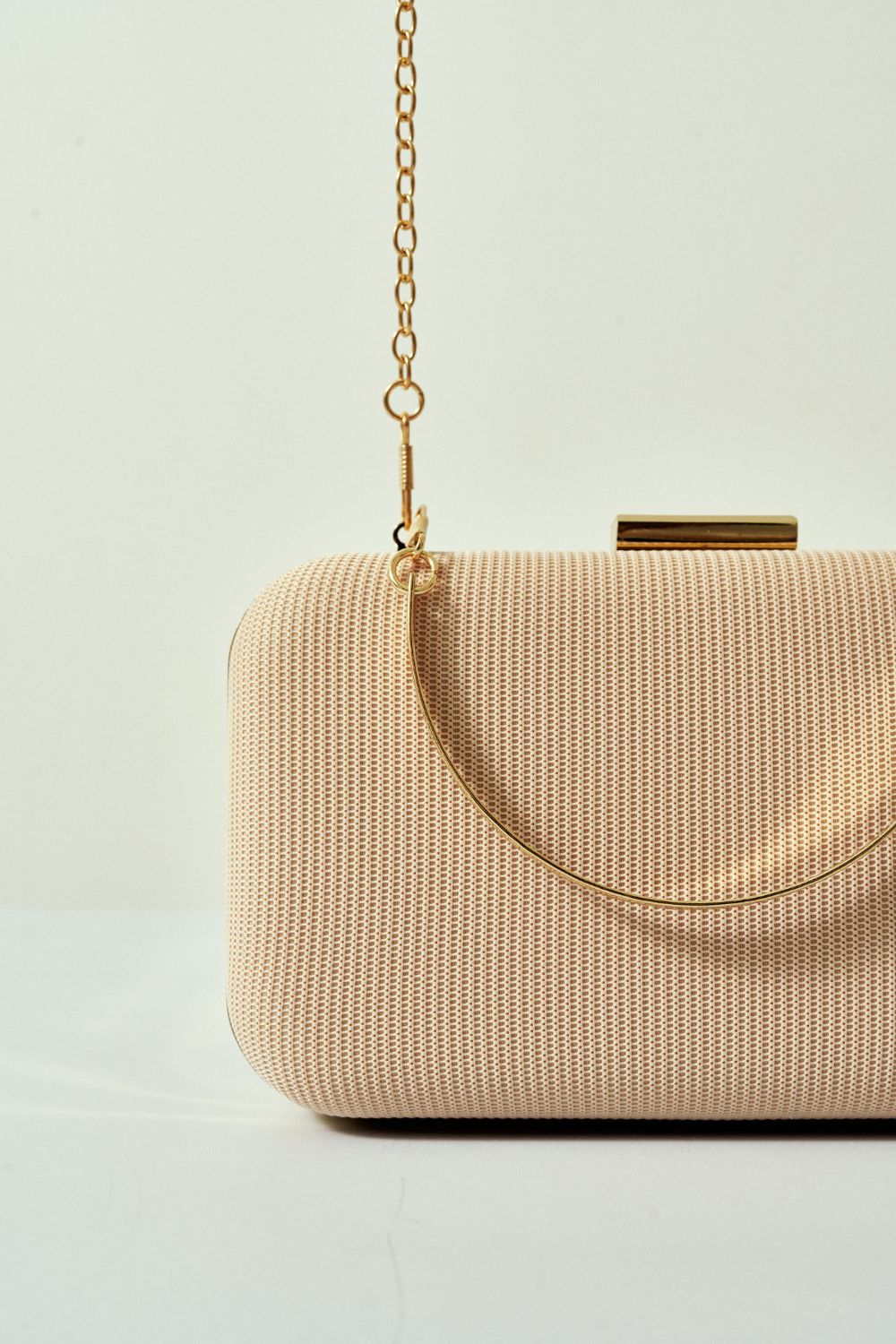 Bolsa de Tecido Estilo Tela Bege com Fecho Dourado