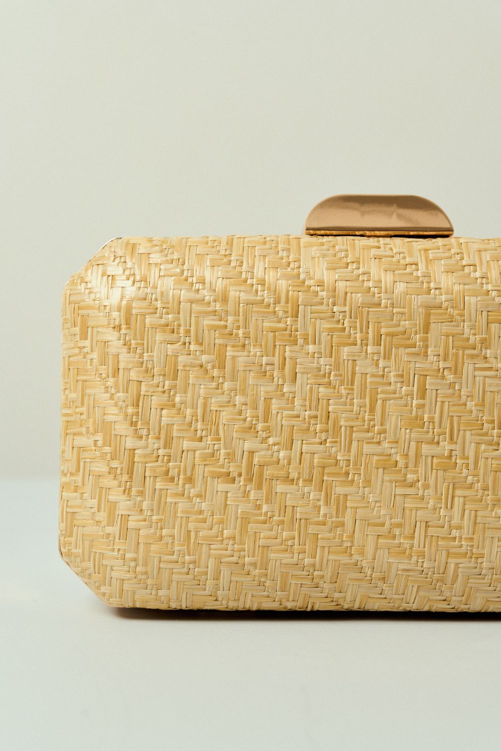 Clutch de Palha Bege Retangular Fecho Quadrado