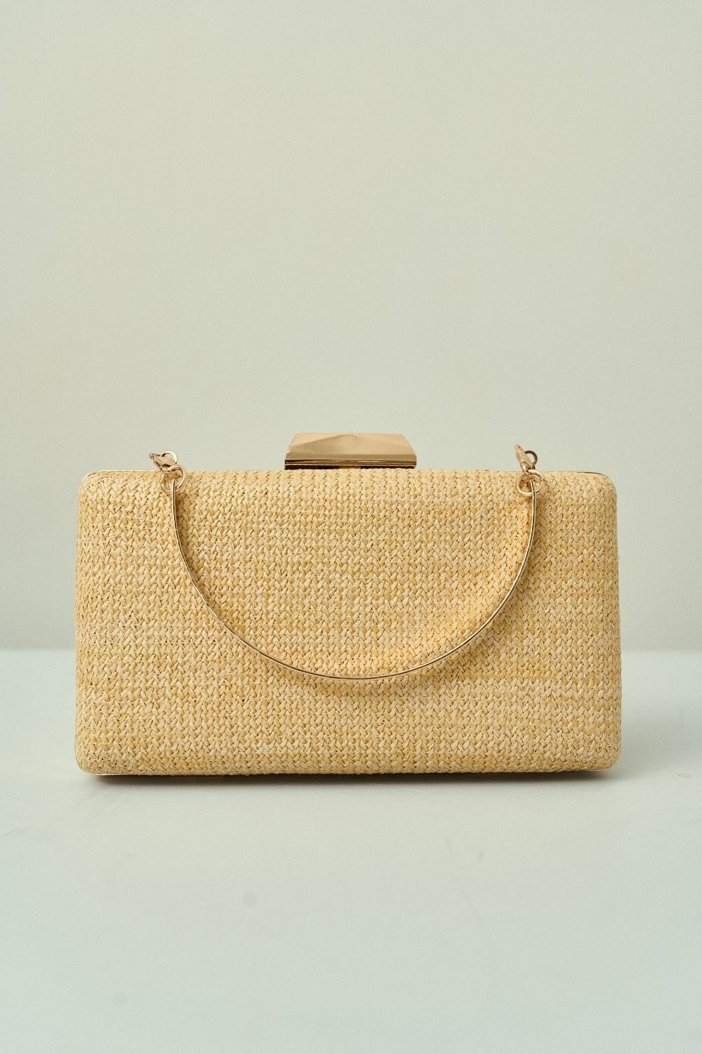 Bolsa Trama Natural Retangular com Fecho Geométrico Dourado e Alça Dupla Bege