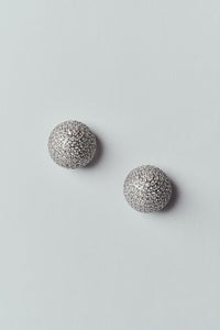 Brinco Botão Esfera Cravejado de Strass Prateado