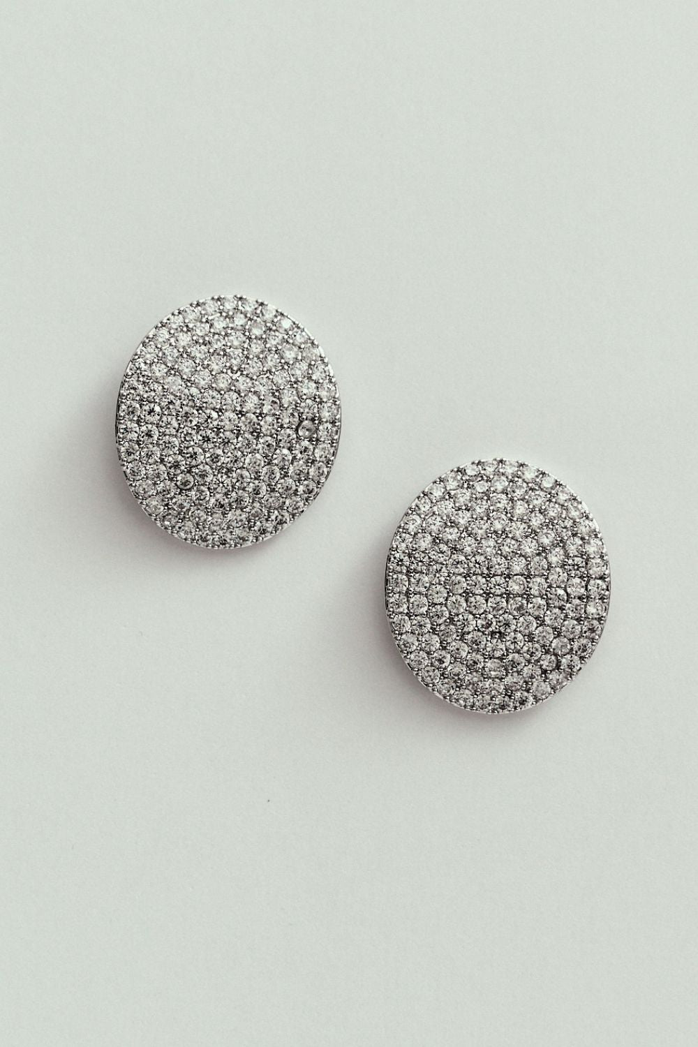 Brinco de Botão com Strass Prateado