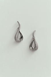 Brinco Orgânico Gota com Strass Prateado