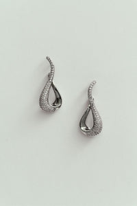 Brinco Orgânico Gota com Strass Prateado
