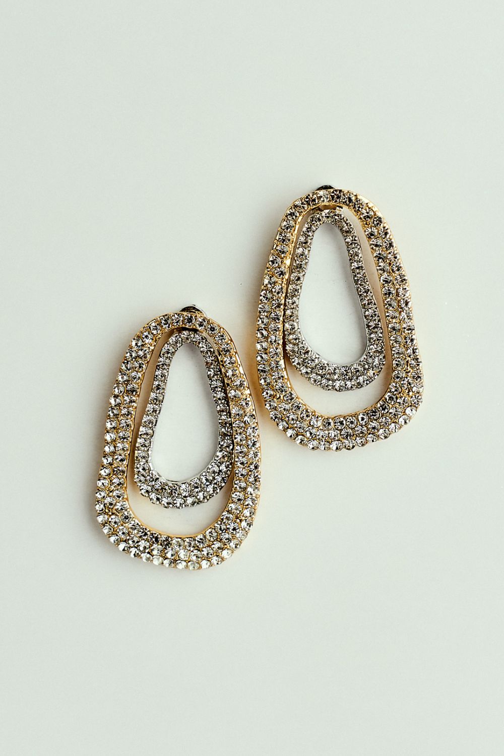 Brinco Oval Duo Orgânico com Strass Dourado