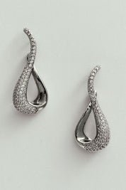 Brinco  Pingente Cravejado de Strass Prateado