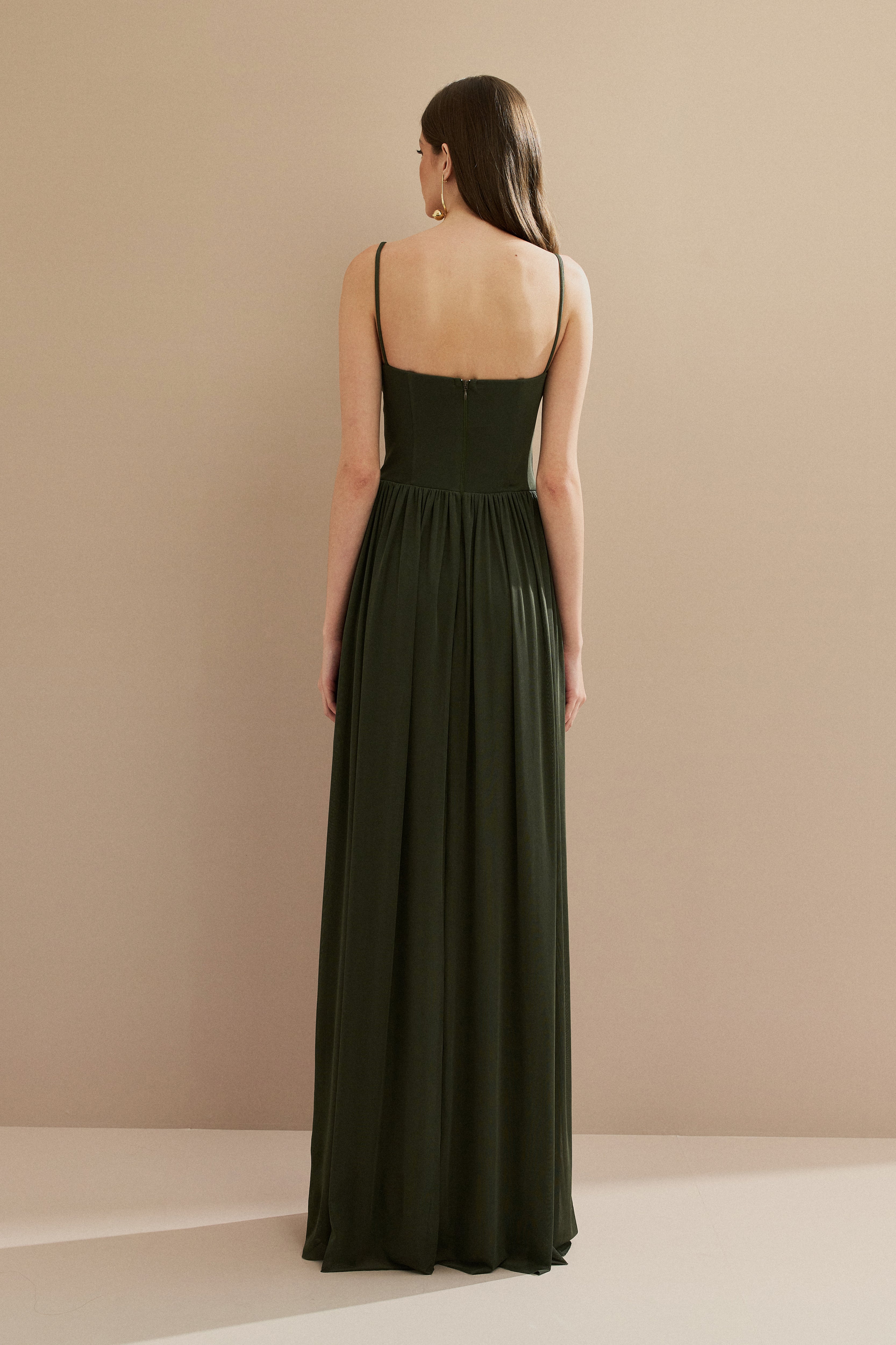 Vestido Longo em Tule com Busto Estruturado e Saia Drapeada - Calgari Verde Oliva Escuro