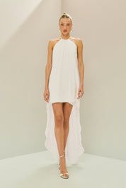 Vestido Curto em Chiffon com Decote Alto, Cauda e Alças com Detalhe em Pérolas nas Costas - Ágata Off White
