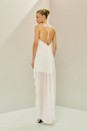 Vestido Curto em Chiffon com Decote Alto, Cauda e Alças com Detalhe em Pérolas nas Costas - Ágata Off White